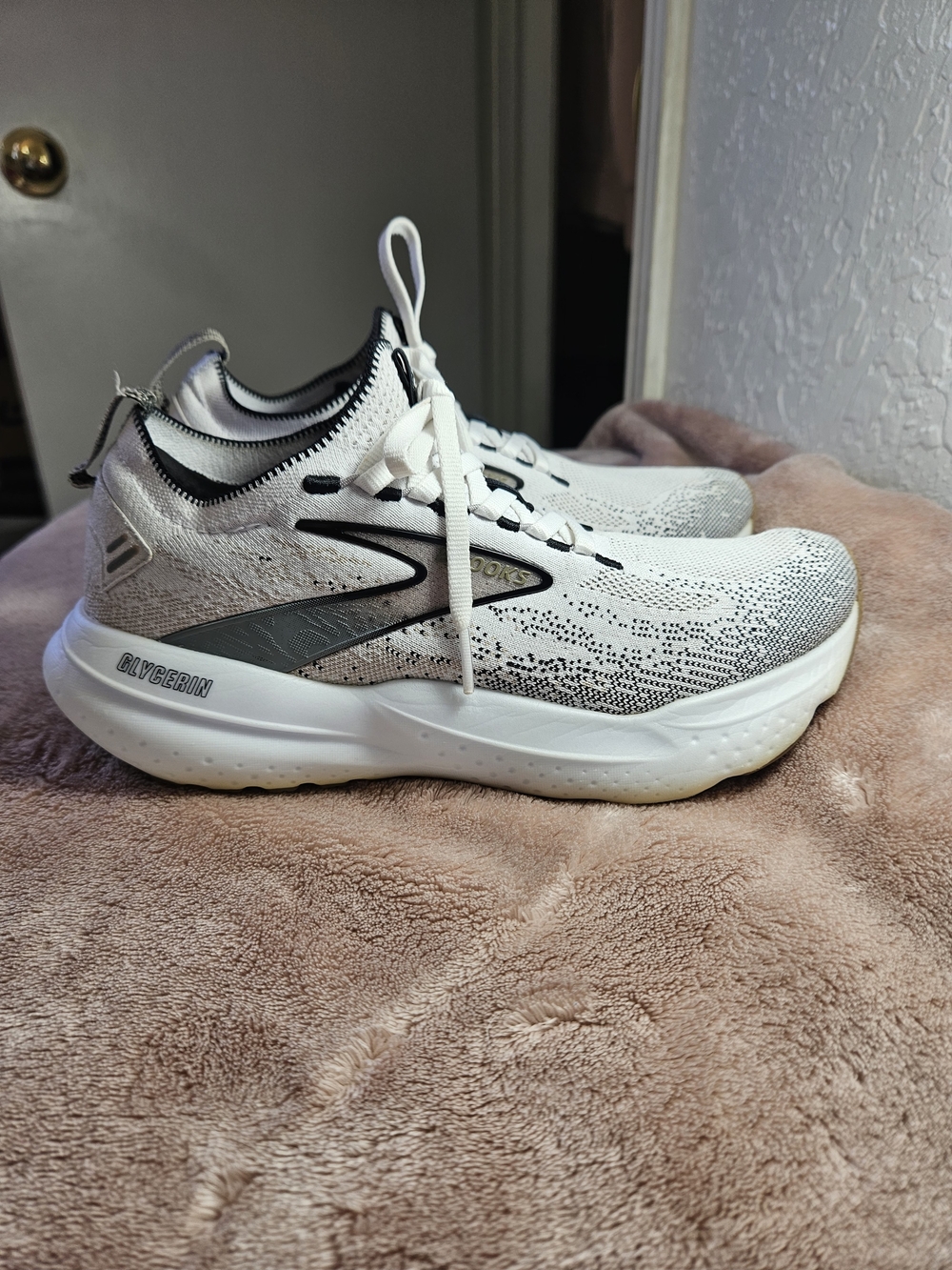 Brooks Glycerin Women’s-Size 7.5 US White/Gray Running Shoes